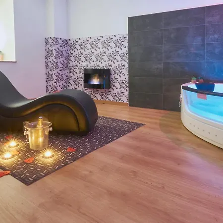 Rural House With Jacuzzi And Fireplace In The For 2-4 People