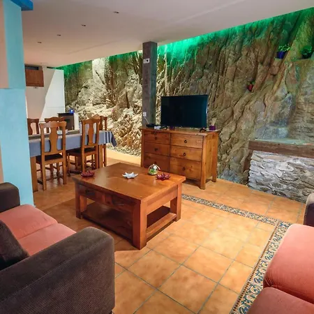 Casa vacanze Rural House With Jacuzzi And Fireplace In The For 2-4 People Riello