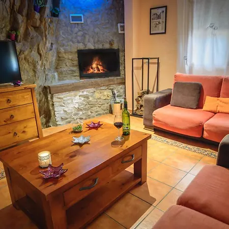 Rural House With Jacuzzi And Fireplace In The For 2-4 People