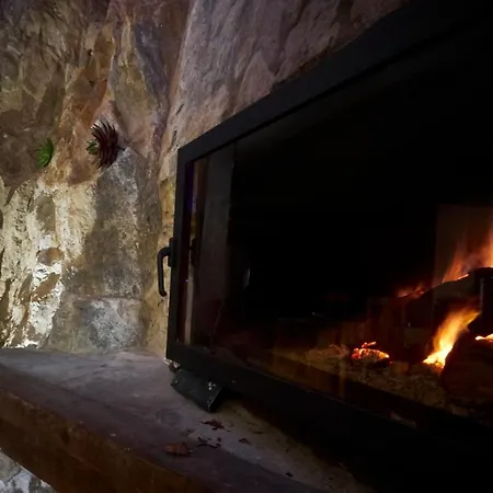 Casa vacanze Rural House With Jacuzzi And Fireplace In The For 2-4 People Riello