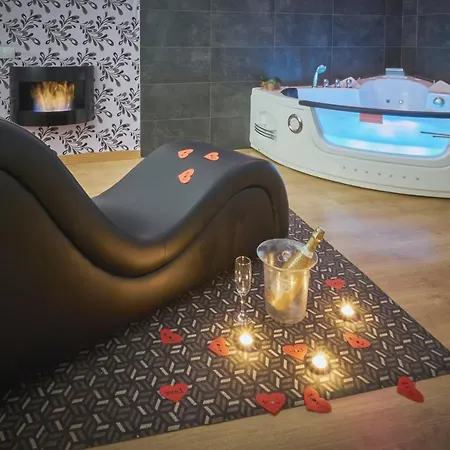 Rural House With Jacuzzi And Fireplace In The For 2-4 People Riello